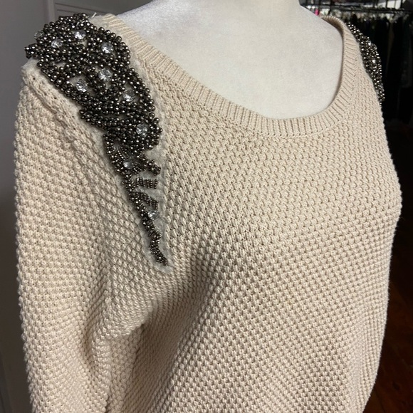 Gibson Latimer Women’s Knit Cream Sweater Size M Embellished Beaded Shoulders - Picture 12 of 16